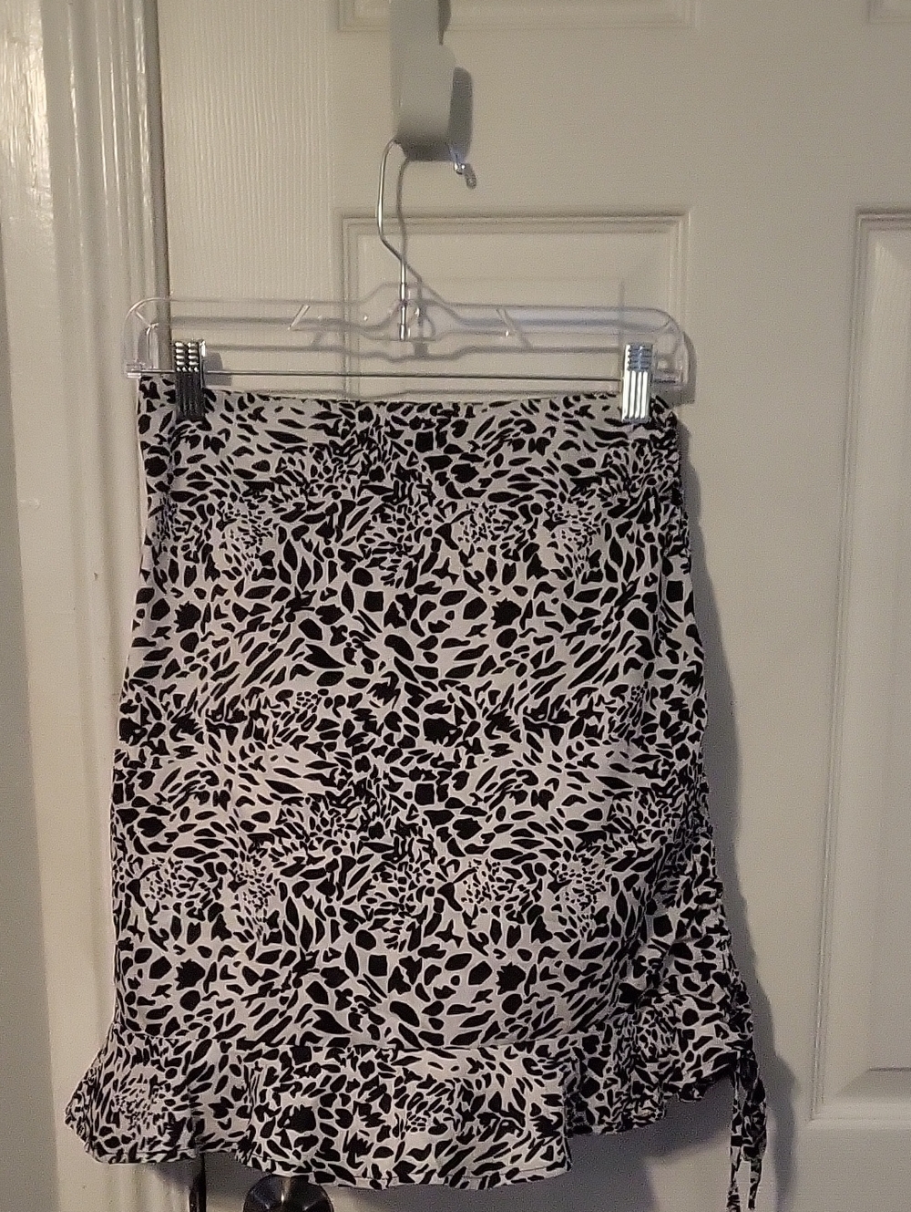 NWT Blush Mark Black & White Printed Ruched Side  Ruffle Hem Skirt